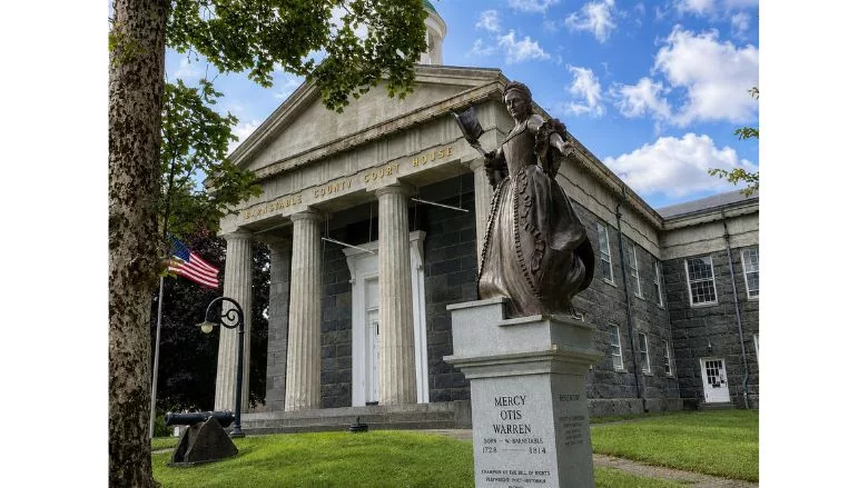 Photo of County Courthouse from the Side