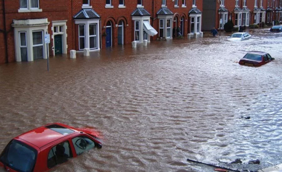 Drying flood damage with heat