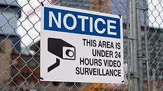 Notice of 24-hour surveillance on construction site fence